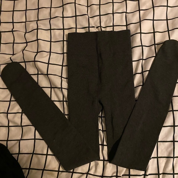 b1 pair black, 1 pair grey tights - Picture 7 of 8